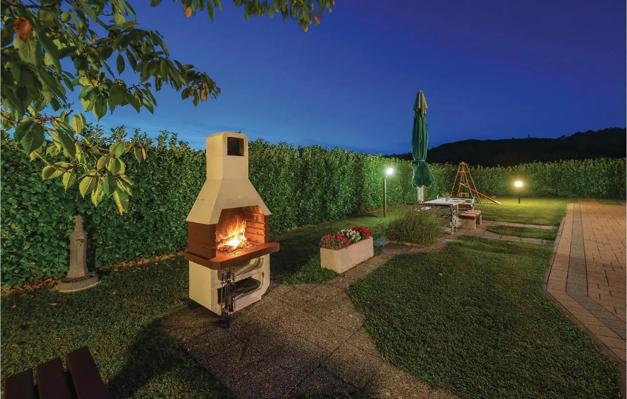 Casa vacanze 5 Bedroom Nice Home In Karojba Motovun Croazia