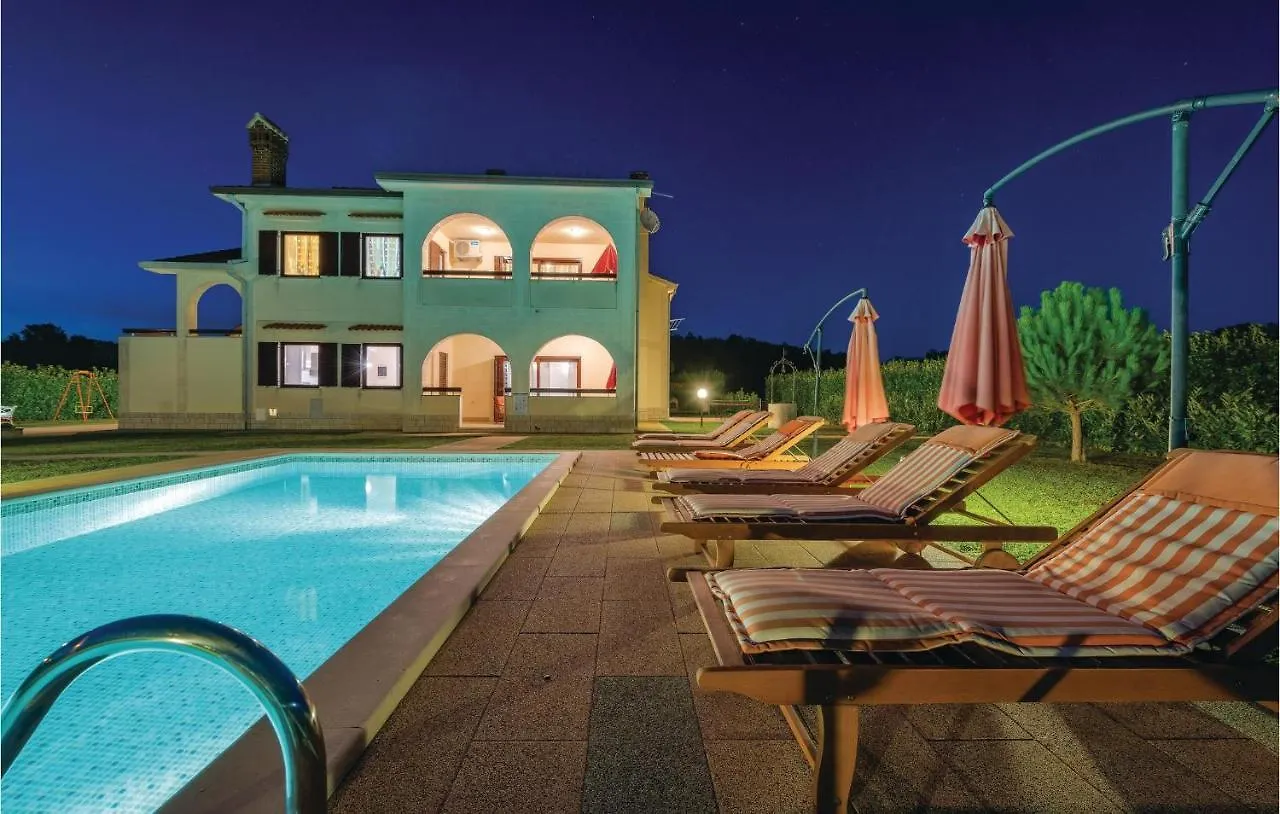 Casa vacanze 5 Bedroom Nice Home In Karojba Motovun